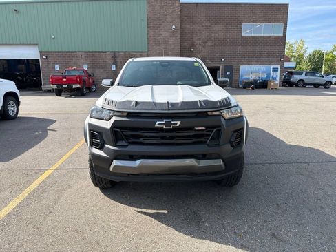 Certified 2025 Chevrolet Colorado Trail Boss AWD/4WD image 4