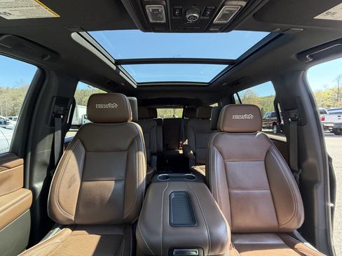 Used 2021 Chevrolet Tahoe High Country w/ Premium Package AWD/4WD image 12