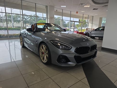 Used 2025 BMW Z4 M40i w/ Premium Package image 2