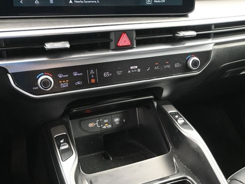 Used 2025 Kia Sorento EX AWD/4WD image 18
