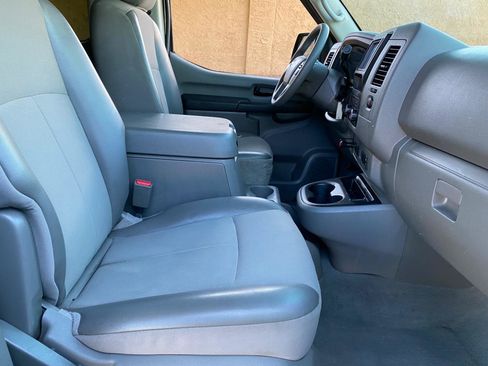 Used 2017 Nissan NV 3500 SV w/ SV Technology Package image 32