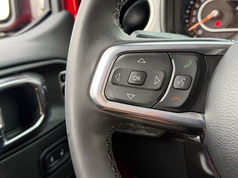 Used 2025 Jeep Wrangler Unlimited Sahara AWD/4WD image 15