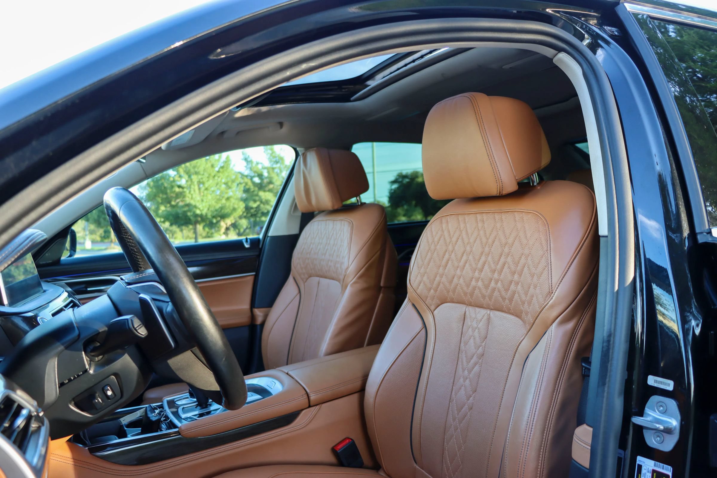 Used 2018 BMW 740e xDrive AWD/4WD image 15