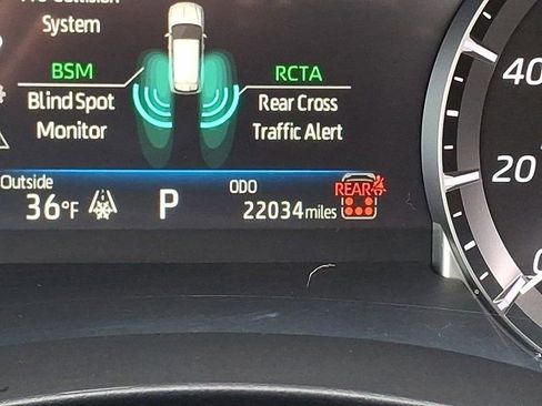 Used 2024 Toyota Highlander XLE FWD image 25