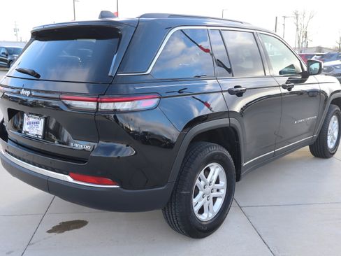 Used 2025 Jeep Grand Cherokee Laredo image 5