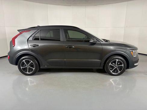 New 2026 Kia Niro EX FWD image 9