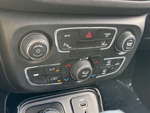 Used 2021 Jeep Compass Latitude w/ Sun and Sound Group image 30