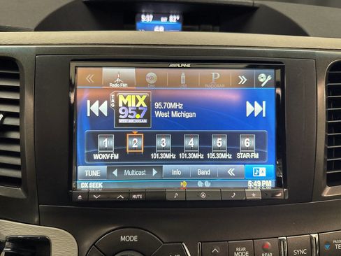 Used 2011 Toyota Sienna XLE AWD/4WD image 16