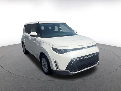 Used 2025 Kia Soul LX w/ LX Technology Package image 3