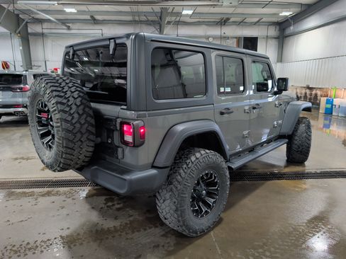 Used 2019 Jeep Wrangler Unlimited Sport S AWD/4WD image 3