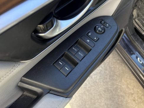 Used 2018 Honda CR-V Touring image 15