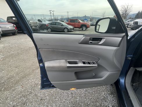 Used 2010 Subaru Forester 2.5X Premium image 20