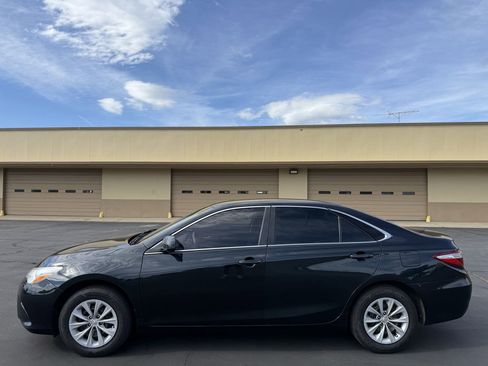 Used 2016 Toyota Camry LE image 4