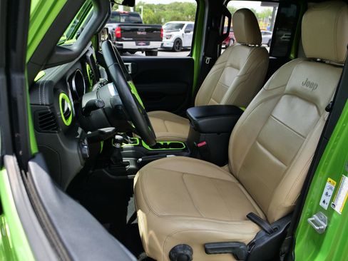 Used 2019 Jeep Wrangler Unlimited Sahara w/ Quick Order Package 24M Moab AWD/4WD image 23