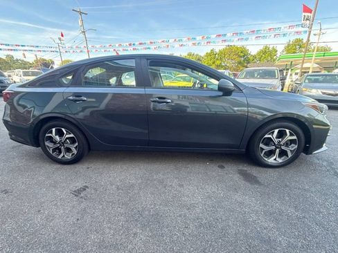 Used 2019 Kia Forte LXS FWD image 4