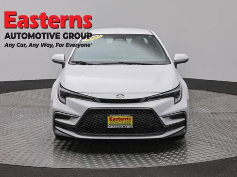 Used 2024 Toyota Corolla SE FWD image 2