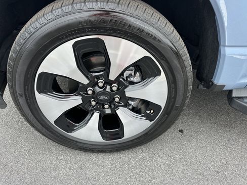 Used 2023 Ford F150 Lightning Platinum image 12