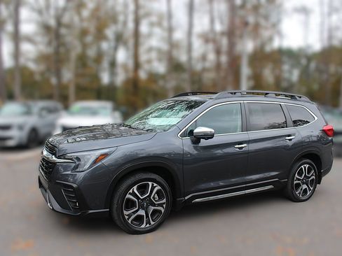 Used 2023 Subaru Ascent Touring image 5