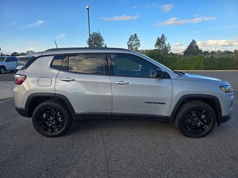 New 2026 Jeep Compass Latitude image 5