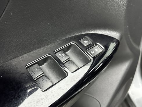 Used 2018 Mitsubishi Eclipse Cross SE image 11