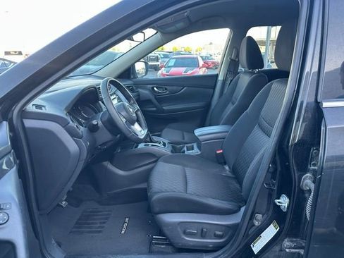 Used 2017 Nissan Rogue SV AWD/4WD image 2