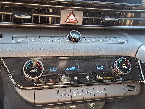 New 2025 Hyundai Elantra SEL image 23