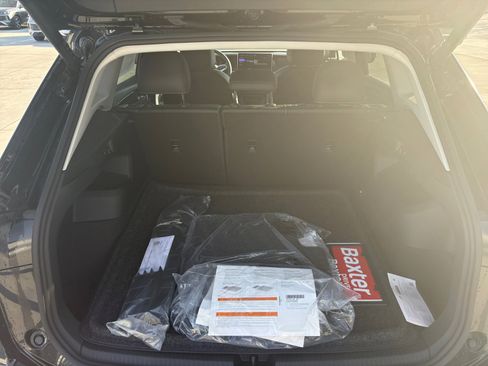 New 2025 Volkswagen Tiguan SE image 10