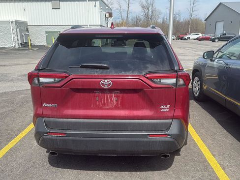 Used 2024 Toyota RAV4 XLE w/ Convenience Package image 5