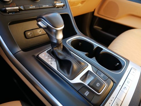 Certified 2024 Kia Carnival LX image 23