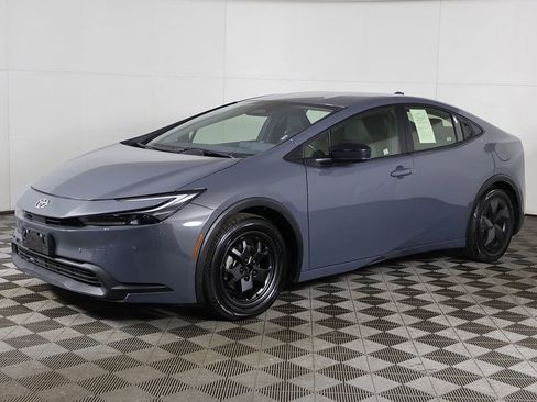 Used 2024 Toyota Prius LE image 6