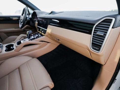 Certified 2023 Porsche Cayenne image 30