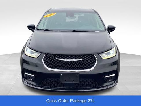Used 2024 Chrysler Pacifica Touring-L FWD image 2