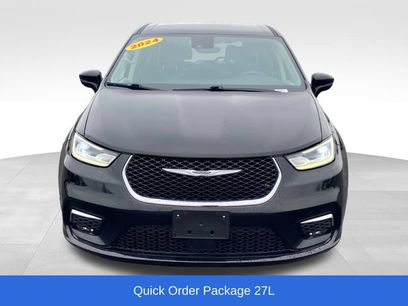 Used 2024 Chrysler Pacifica Touring-L