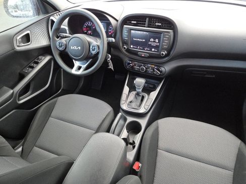 Used 2022 Kia Soul LX image 20