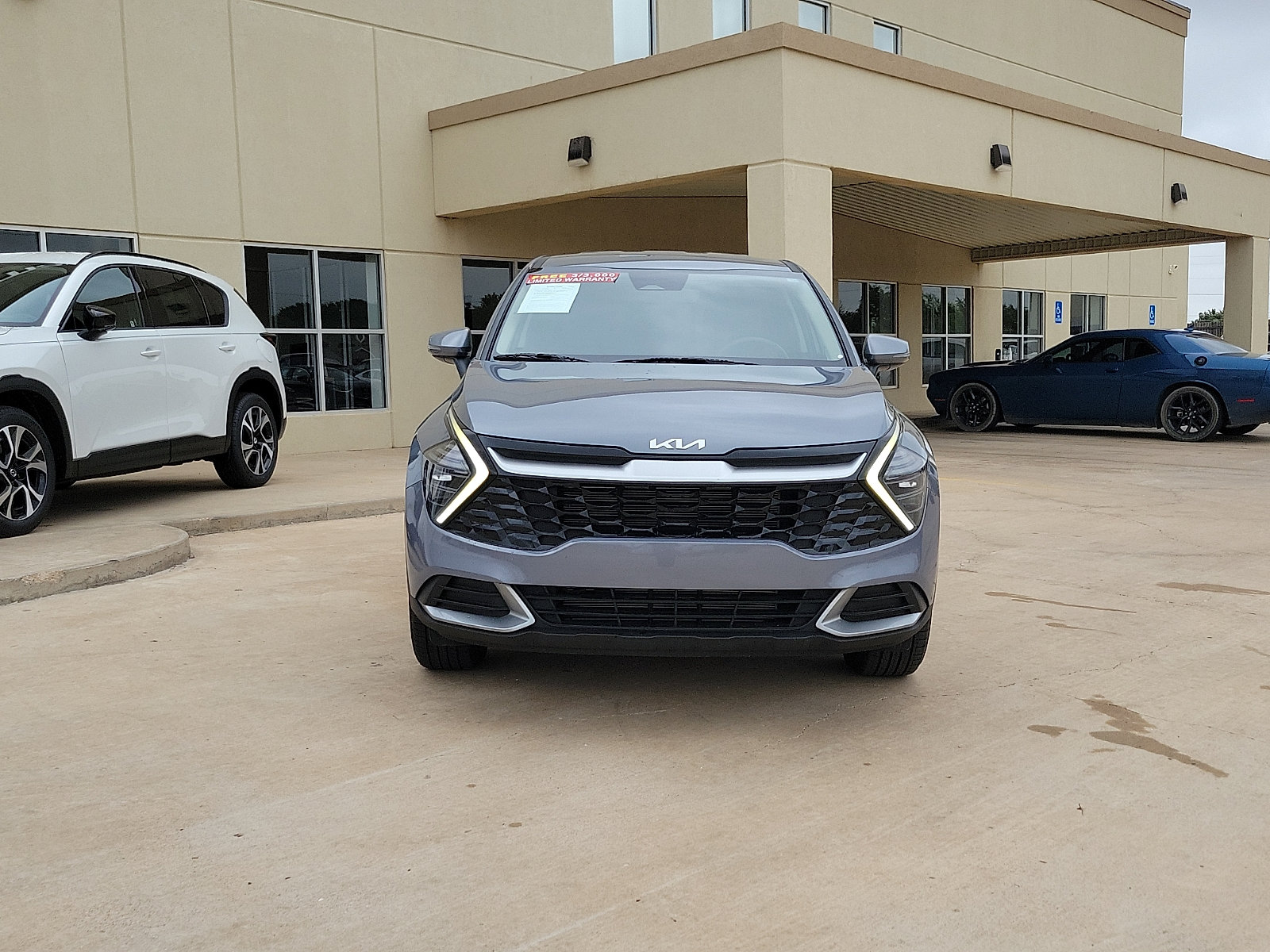 Used 2025 Kia Sportage EX FWD image 2