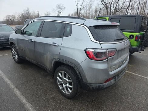 Used 2022 Jeep Compass Latitude image 4