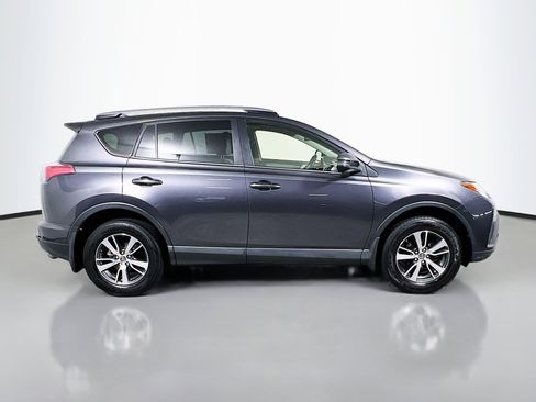 Used 2018 Toyota RAV4 XLE AWD/4WD image 3