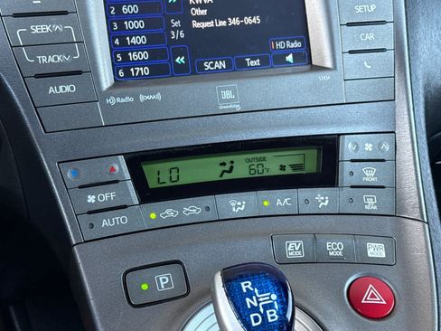 Used 2015 Toyota Prius Five FWD image 20