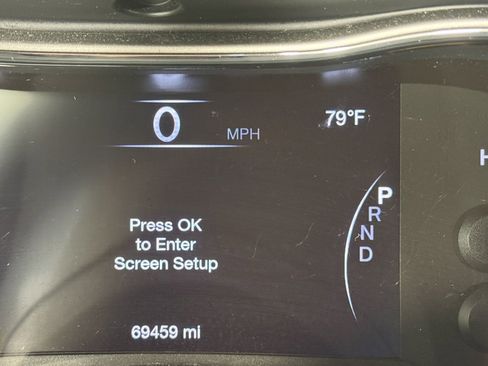 Used 2019 Jeep Grand Cherokee Laredo AWD/4WD image 17