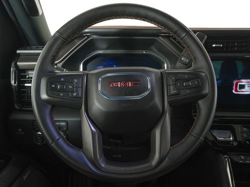 Used 2025 GMC Sierra 2500 AT4 w/ AT4 Premium Plus Package AWD/4WD image 17