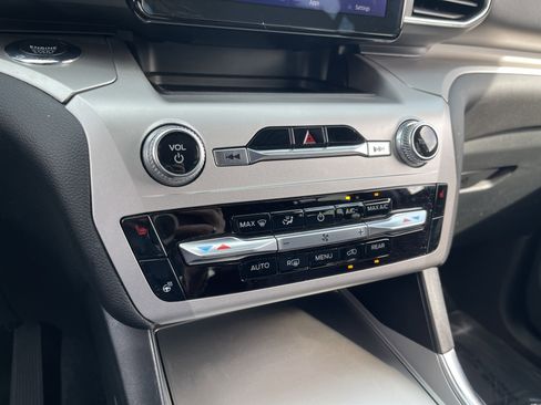 Used 2022 Ford Explorer XLT w/ Equipment Group 202A image 26