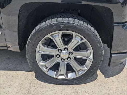 Used 2018 Chevrolet Silverado 1500 High Country AWD/4WD image 17