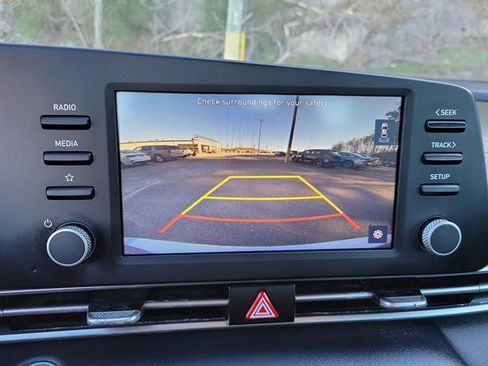 Used 2023 Hyundai Elantra SEL image 9