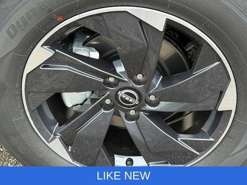 Used 2026 Nissan Rogue SV AWD/4WD image 11