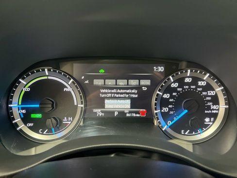 Used 2024 Toyota Highlander LE AWD/4WD image 12
