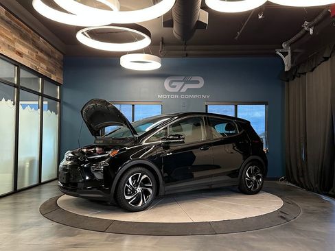 Used 2023 Chevrolet Bolt LT w/ Infotainment Package FWD image 25