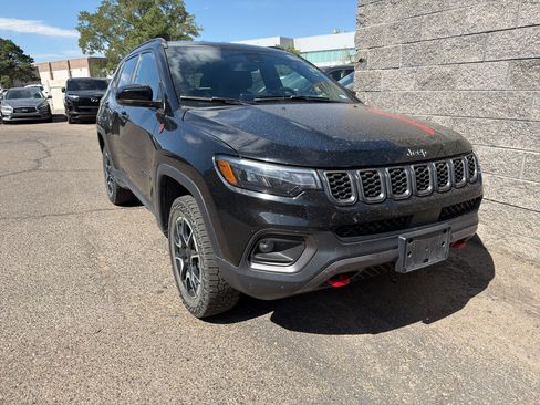 Used 2024 Jeep Compass Trailhawk AWD/4WD image 1