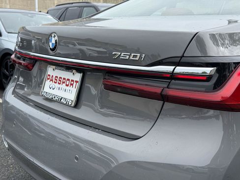 Used 2022 BMW 750i xDrive w/ Luxury Rear Seating Package AWD/4WD image 7