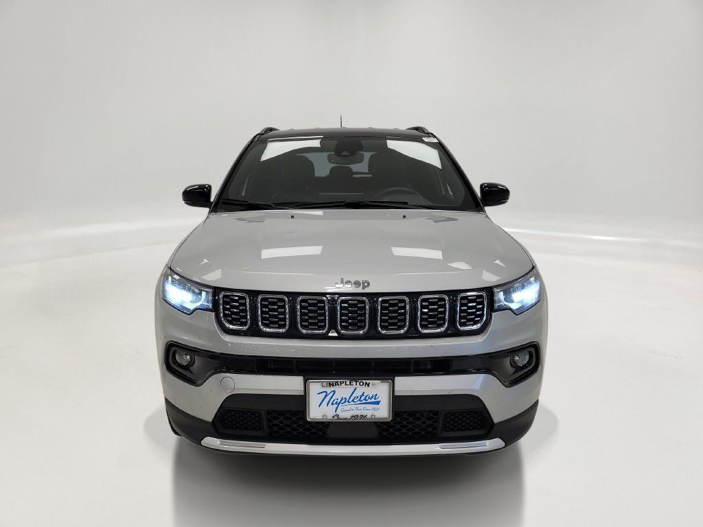 Used 2025 Jeep Compass Limited AWD/4WD image 2