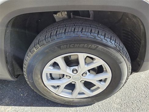 Used 2023 Jeep Grand Cherokee Limited w/ Black Appearance Package image 22